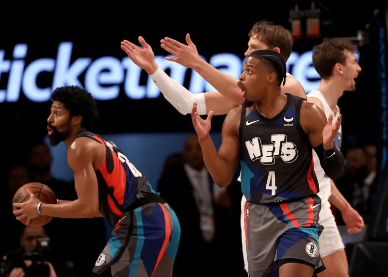 斯科托：小牛队考虑将史密斯或丁威迪带回球队