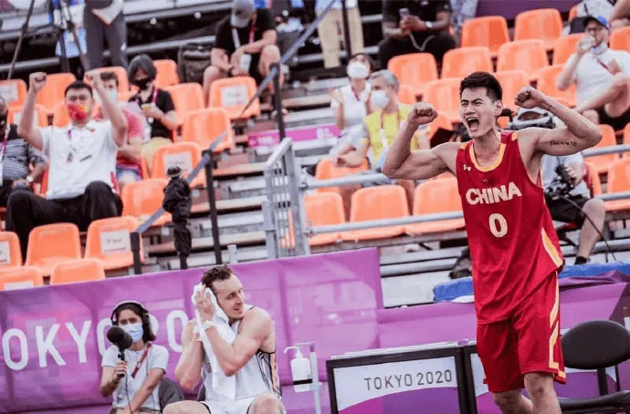 媒体人：颜鹏未进入巴黎奥运会男篮三人最终名单 我替他感到难过