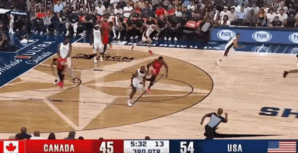 战库已连！库里反击中高抛球 詹姆斯跟进完成扣篮