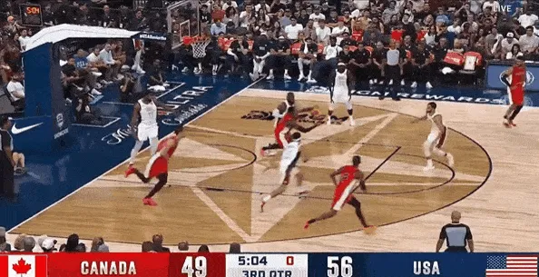 恩比德被吹了身体犯规 然后又吃到了防守犯规 他只打了12分钟 就带着5次犯规离场