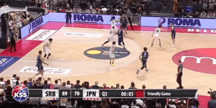 又来了？约基奇花式反手金鸡独立翻身命中压哨 第三节领先22分