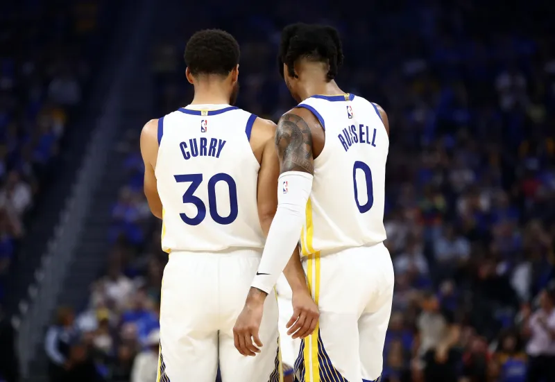 拉塞尔：库里打球就像画家绘画 我努力向他学习