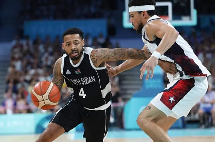 尽力吧！琼斯19投8中 三分球4中1 得到18分3篮板7助攻2抢断