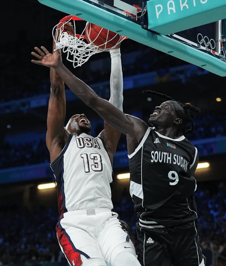 里里外外都打开！热火官方照片阿德巴约对加布里埃尔扣篮