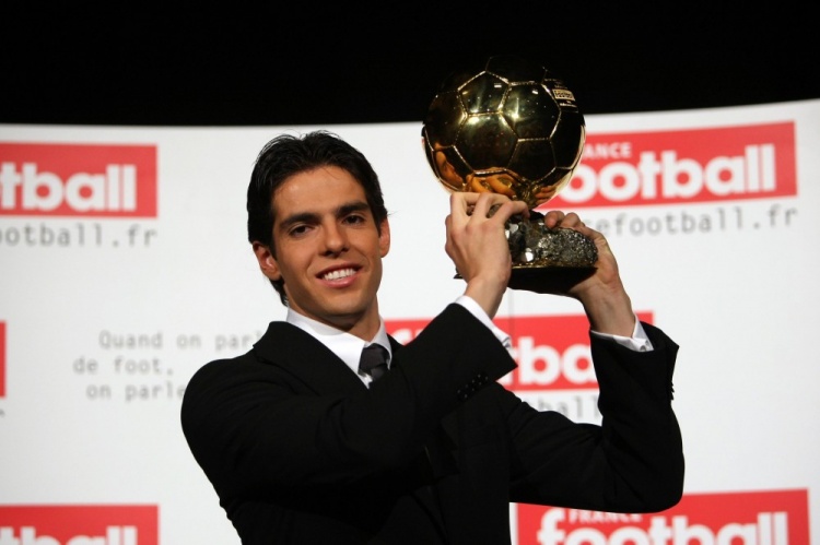 2007年金球卡卡:欧冠13场10球3助带队夺冠,美洲杯没去巴西夺冠